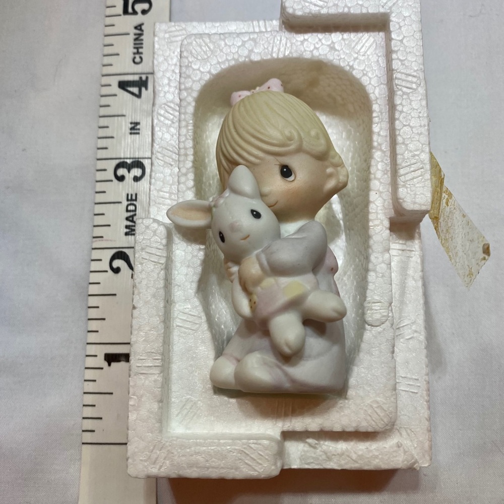 Precious Moments Jesus loves me Figurine.